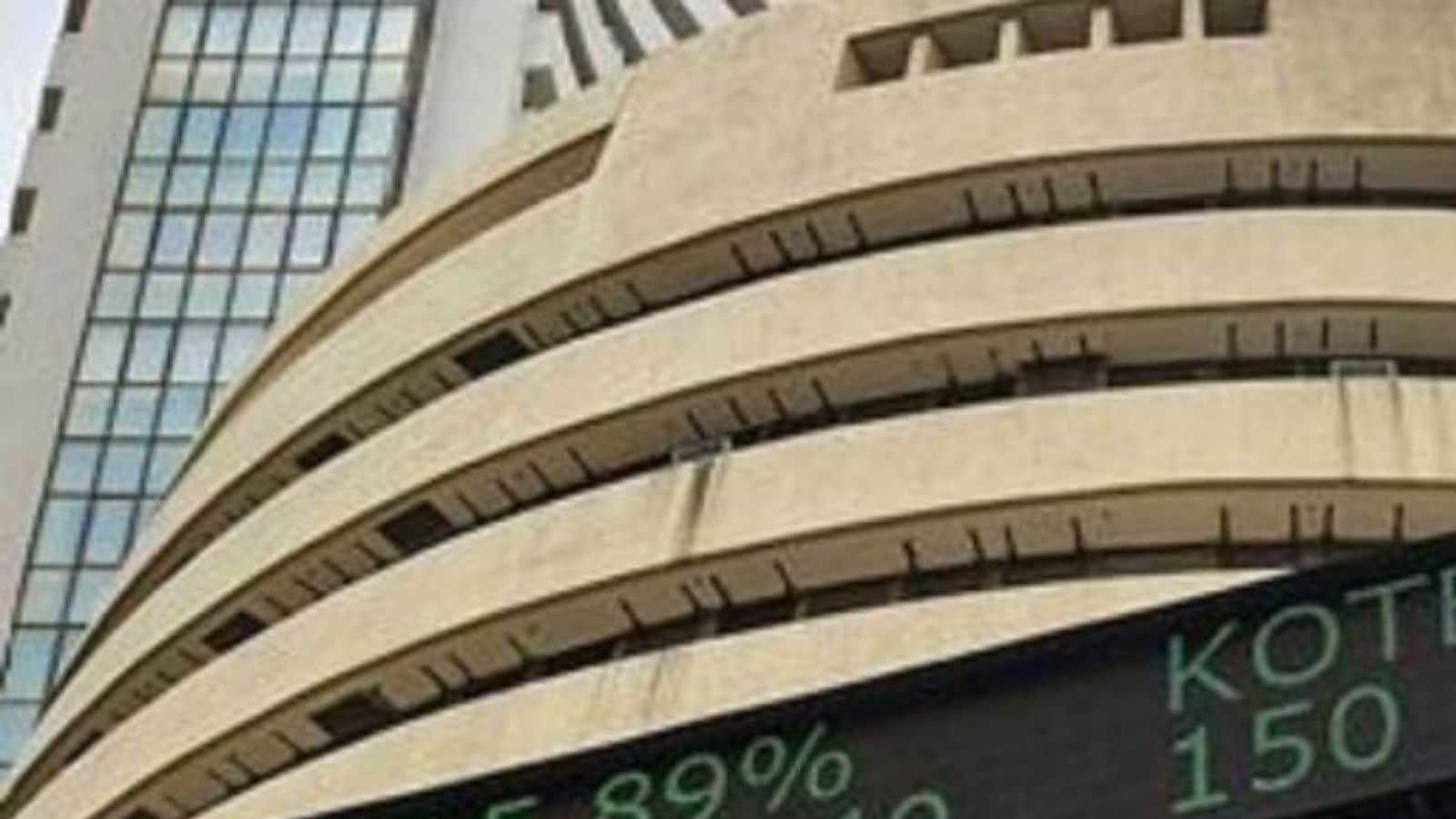 Markets plunge in early trade driven by IT firms amid H-1B visa fee hike