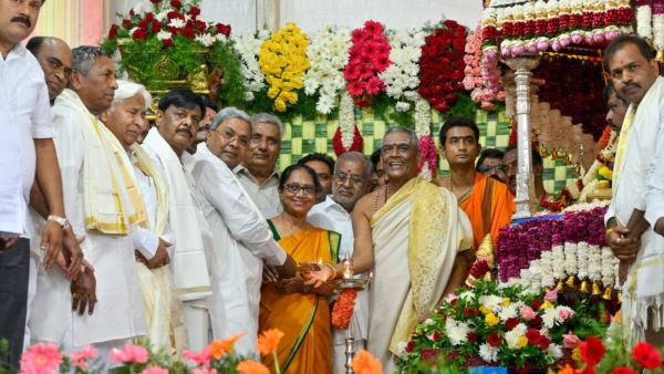 International Booker Prize winner Banu Mushtaq, CM Siddaramaiah along with others inaugurate the Mysuru Dasara festival.