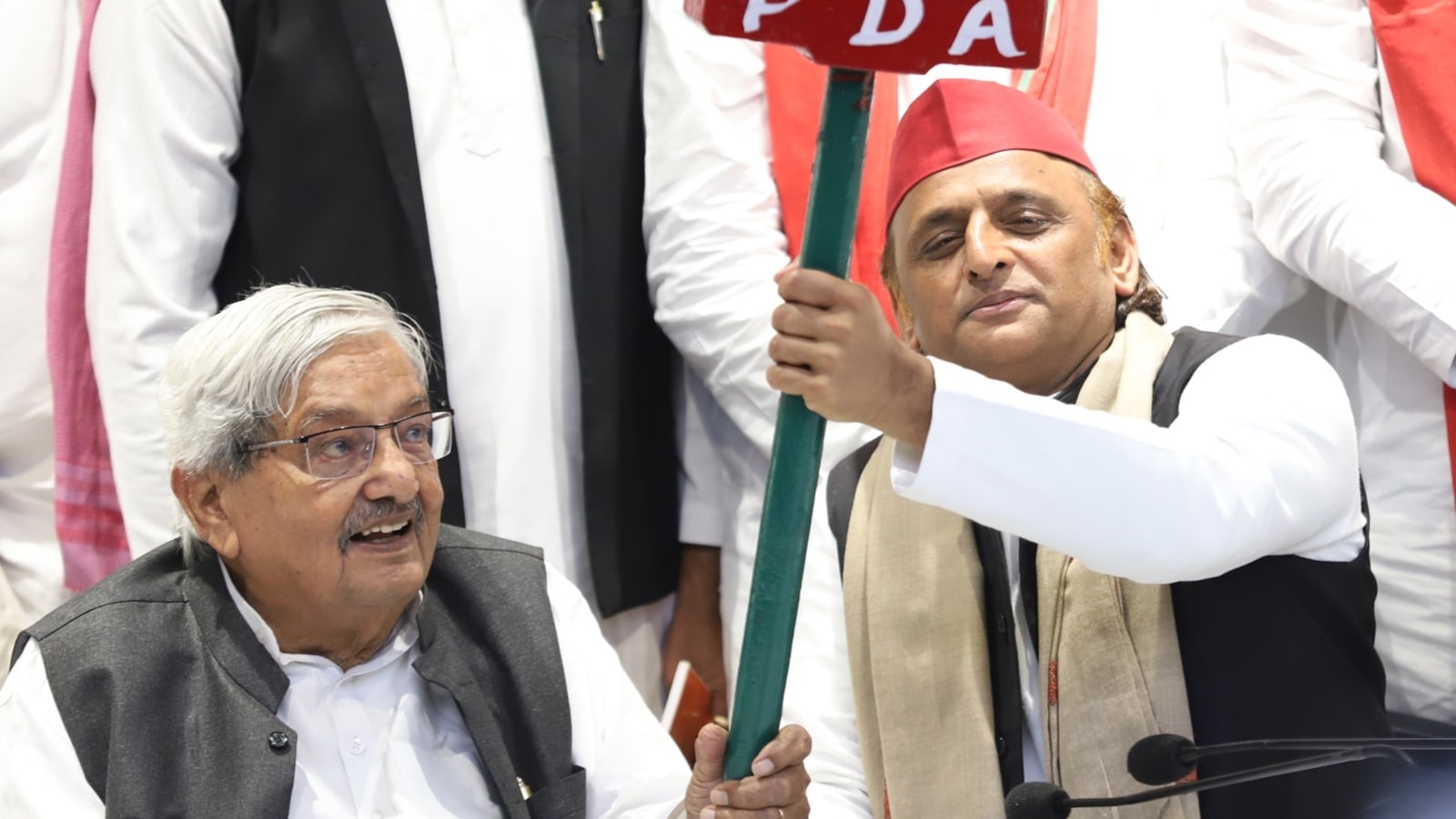 Akhilesh Yadav to meet Azam Khan in Rampur on Oct 8; some in SP ask why take so long