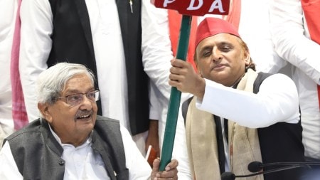 Akhilesh to meet Azam in Rampur on Oct 8; SP cadre asks why take so long