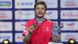 China's Shi Yudi beat Thailand's Kunlavut Vitidsarn in the final to win BWF World Championships in Paris. (AP)
