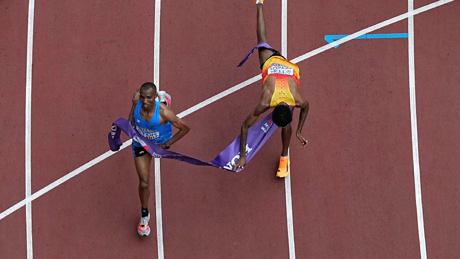 Men’s marathon ends in photo-finish as Tanzanian Alphonce Felix Simbu pips Eritrean-born German Amanal Petros at the tape