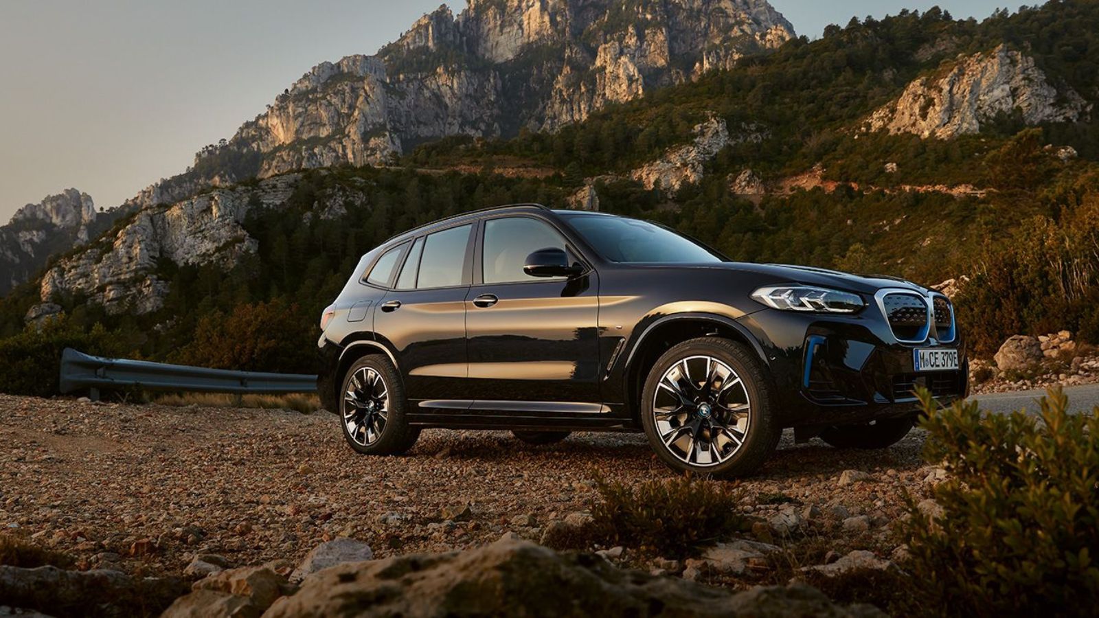 Qualcomm and BMW Unveil Advanced Driving System