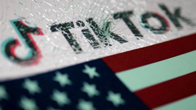Some Democratic lawmakers argued Trump had no legal authority to extend the deadline and suggested a previous deal under consideration in April would not meet legal requirements. (Image: Reuters)