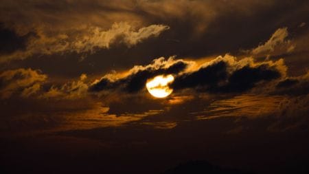The stunning celestial event will be visible across India. (Image: FreePik)