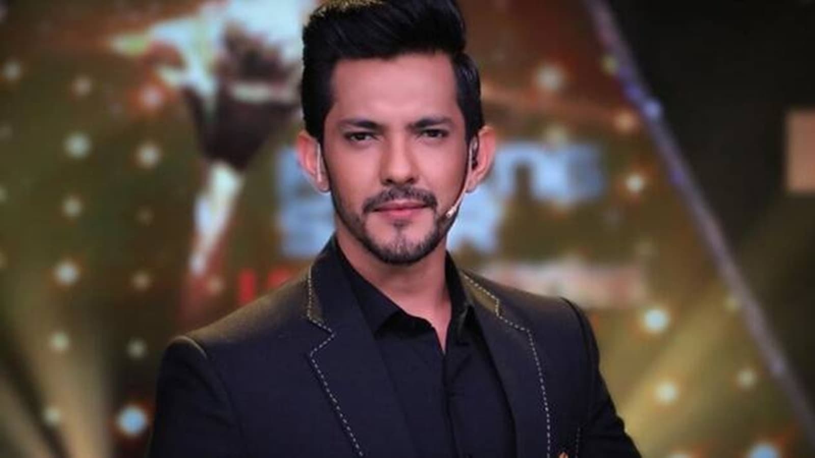 ‘Subah subah half pant aur ganji me chalte the’: Aditya Narayan starts mornings with a walk, but stays home most days ‘admiring’ his 12-foot ceiling Mumbai house
