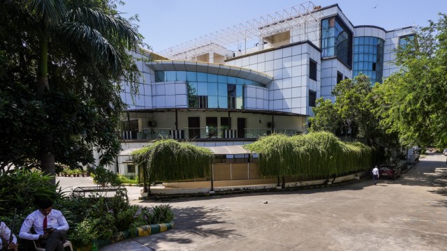 Chaitanyananda Saraswati, Chaitanyananda Saraswati accused of molesting students, accused of molesting students, molesting students, delhi news, India news, Indian express, current affairs