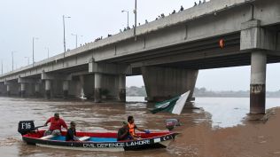 The Ravi flowing under the Shahdara bridge in Lahore. (Image: Nadeem Ahmad)