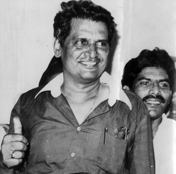 ACP Madhukar Zende. صورة أرشيف صريحة *** التسمية التوضيحية المحلية *** ACP Madhukar Zende.