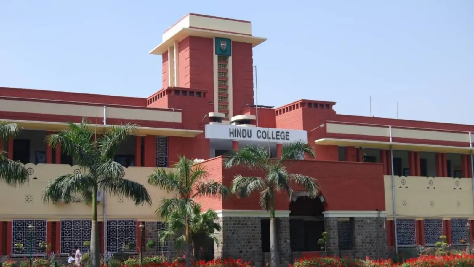 Hindu College Honors Distinguished Alumni at Awards Ceremony