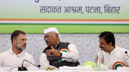 NDA's cracks visible, Nitish Kumar a burden': Congress president Kharge  hits out at BJP in Patna | Patna News - The Indian Express