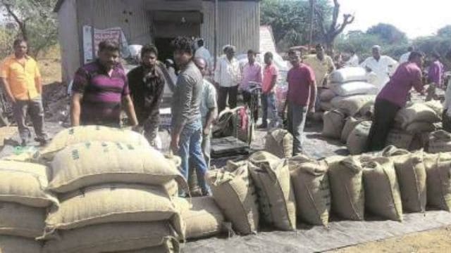 The SLAs appoint agents on ground who carry out the procurement from farmers.
