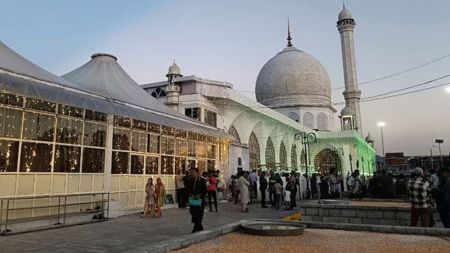 Srinagar: People at the Hazratbal mosque, in Srinagar, Friday, Sept. 5, 2025. Engraving the national emblem on the renovation plaque of the mosque has sparked a controversy. The plaque was allegedly vandalised by unidentified people and the national emblem removed with stones. (PTI Photo) (PTI09_05_2025_000311A)