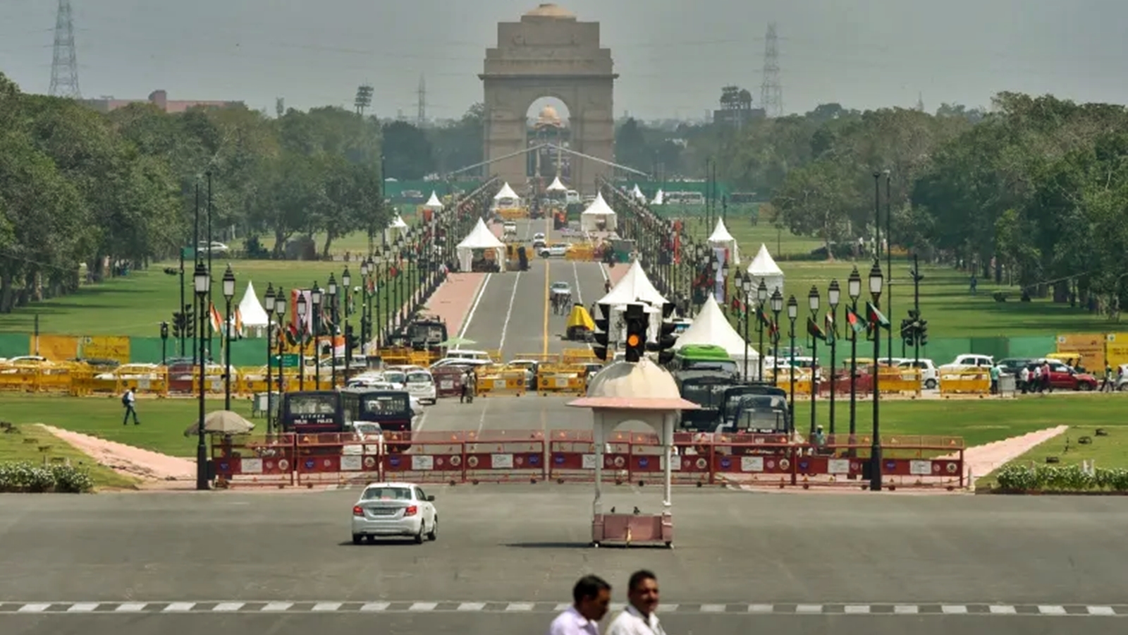 Delhi Weather: Clear Sky Predicted, E-Rickshaw Accidents Rise