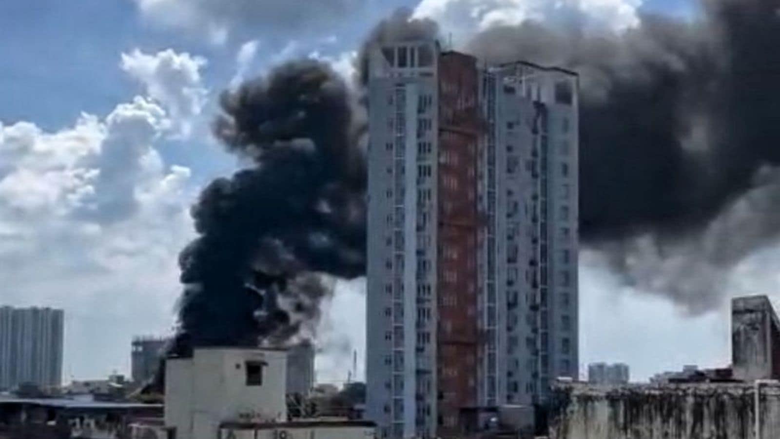 Fire breaks out at rooftop of Kolkata guest house; sparks panic