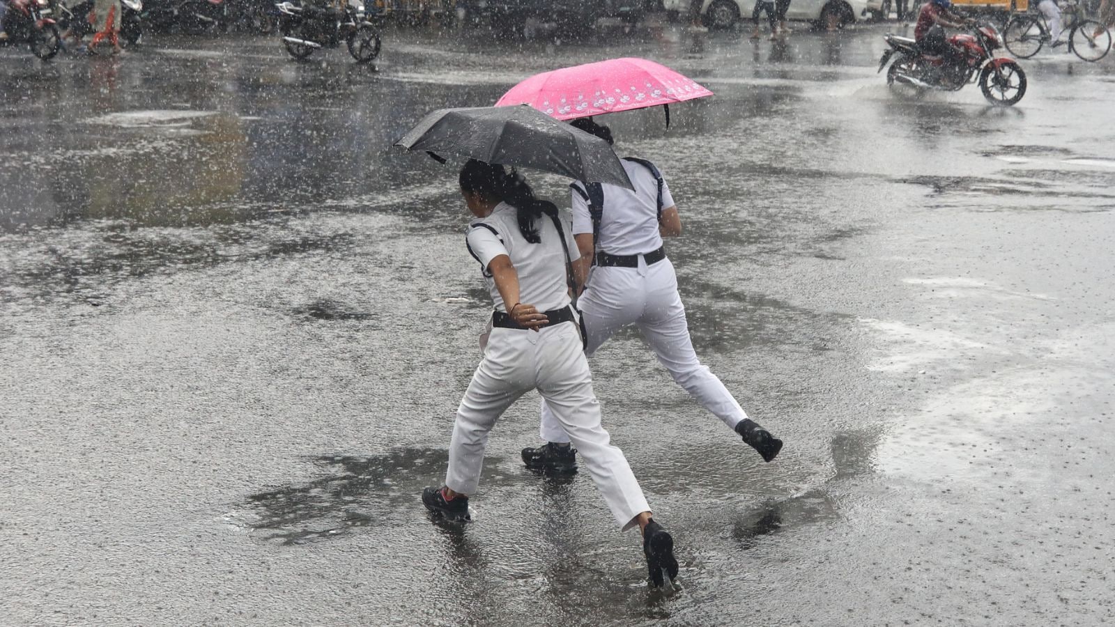 Heavy rainfall likely in Bengal in next 2 days, yellow alert in some districts
