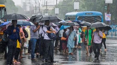 For Kolkata, the IMD has forecast mostly cloudy skies with light to moderate rain or thundershowers on most days through Panchami.