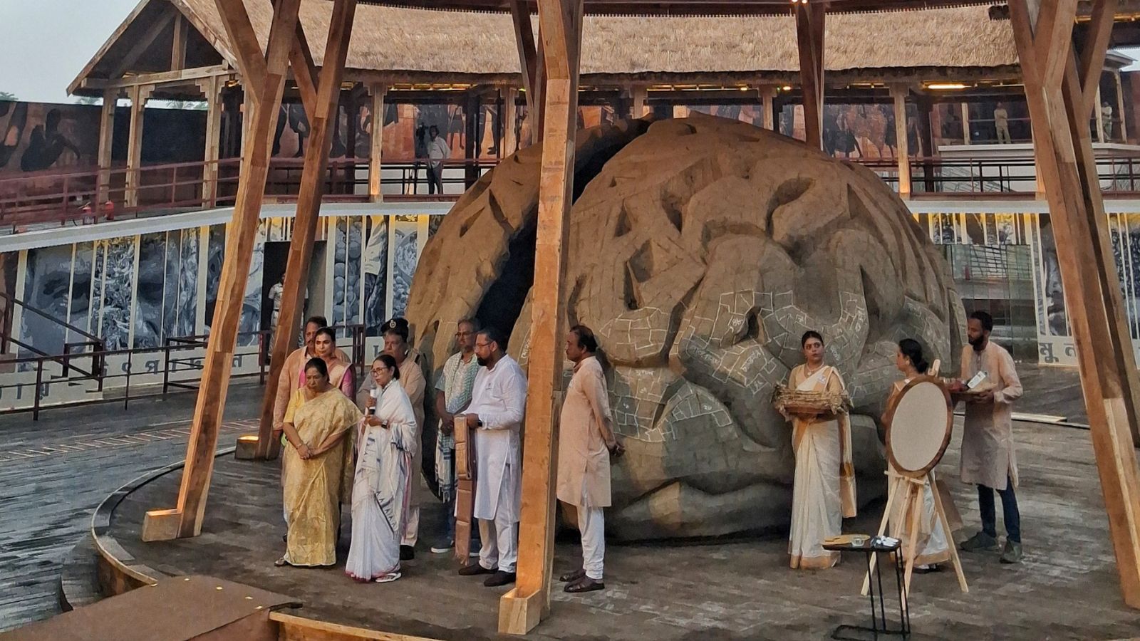 Mamata invokes ‘Bangla-asmita’ as Durga Puja inaugurations begin Mamata invokes ‘Bangla-asmita’ as Durga Puja inaugurations begin