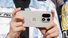 According to previous reports, the OnePlus 15 will come in titanium, black, and purple. However, the most recent picture shows the flagship handset in white. (Image: X/Alvin)