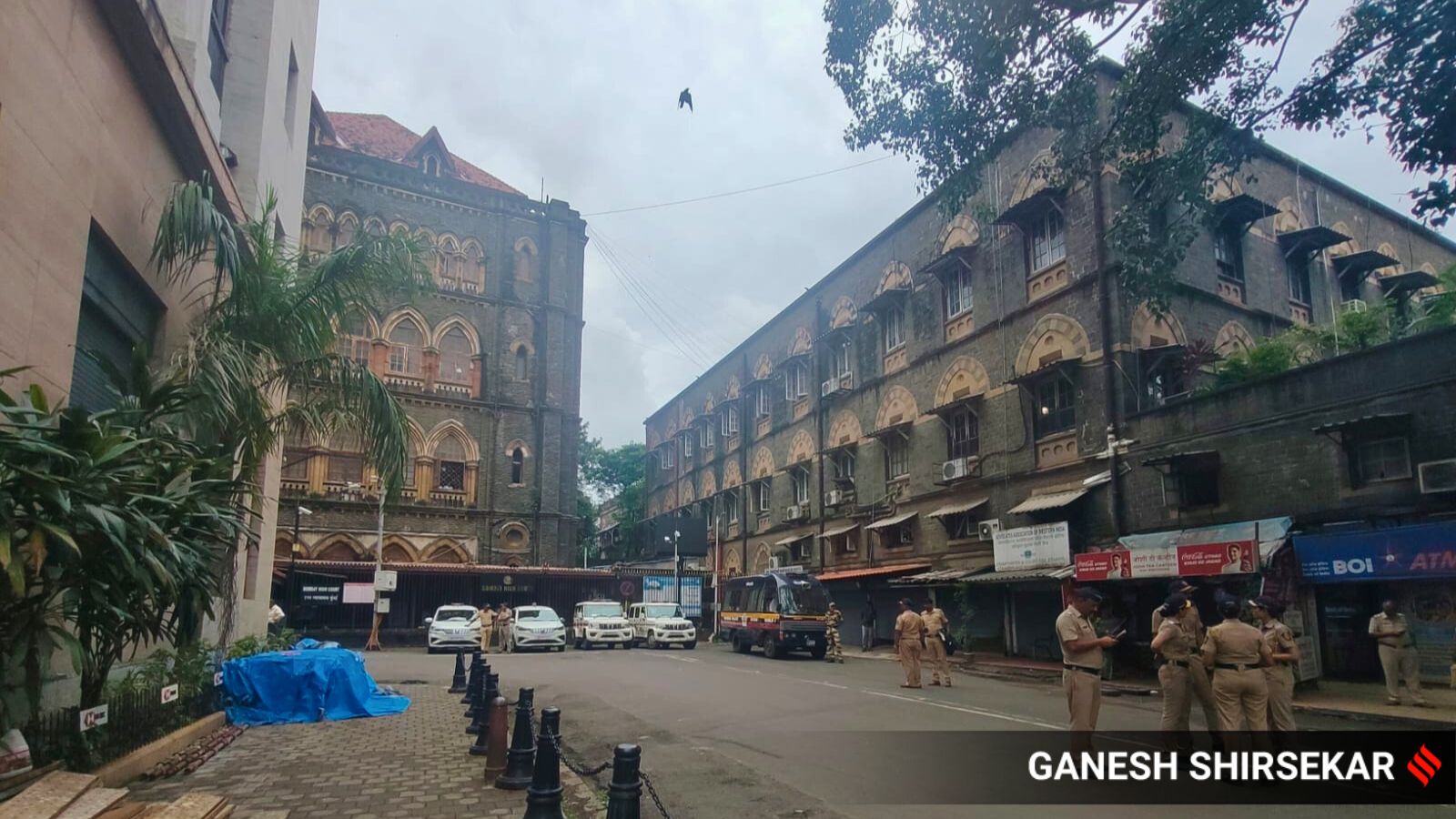 Crowd congregates outside the Mumbai Court after evacuation due to Bomb Threat. Security deployed in and around the HC.Express Photo by Ganesh Shirshekar.