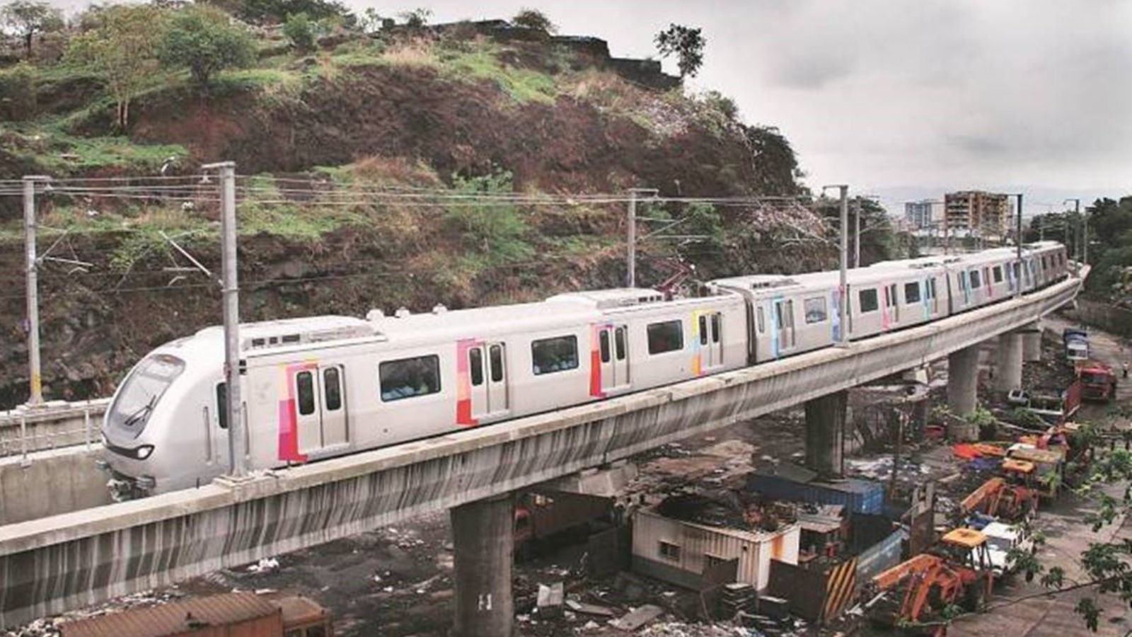Congress Demands Mumbai Land Deal Rollback After RBI Purchase