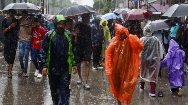 IMD's record shows that the Santacruz observatory has recorded 11 mm of rainfall until Friday morning, followed by 9 mm at the coastal observatory at Colaba.
