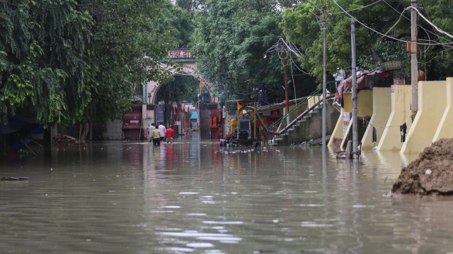 Yamuna levels, Yamuna levels wreaks havoc, Yamuna water levels wreaks havoc, Yamuna water levels, yamuna, yamuna bank, River Yamuna, delhi news, India news, Indian express, current affairs
