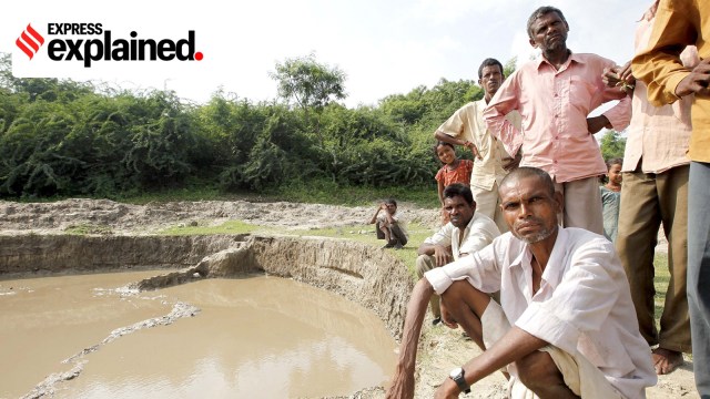 Nandarva villagers near a NREGA well construction project in Gujarat.