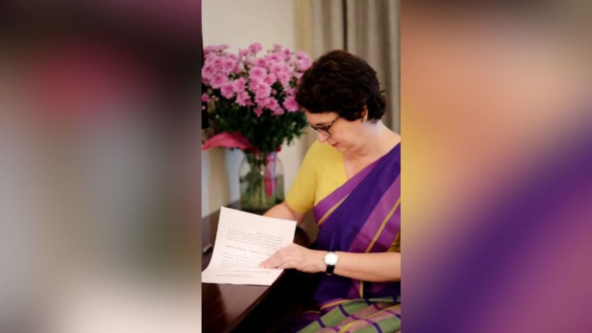 Priyanka Gandhi urges people to join the 'vote chori signature' campaign.