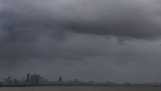 Following a brief lull over the weekend, the city woke up to overcast skies as passing showers swept the region throughout Monday.