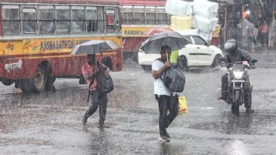 The weather has also affected shopping. Big markets like Gariahat, New Market, and Hatibagan are seeing fewer visitors than usual.