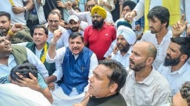 AAP MP Sanjay Singh Protests Against MLA Mehraj Malik’s Arrest Under PSA