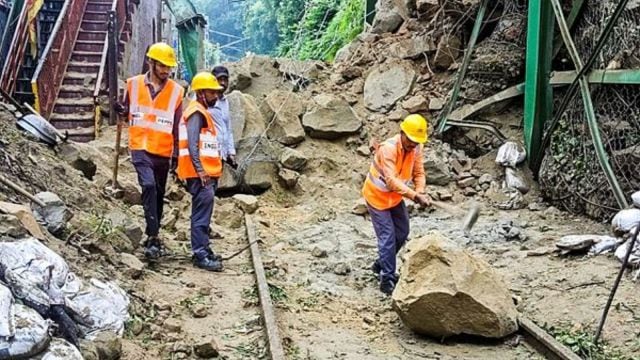 A huge iron net has been installed between the hill and the railway track. But despite this, big pieces of stones broke the net and fell on the track.