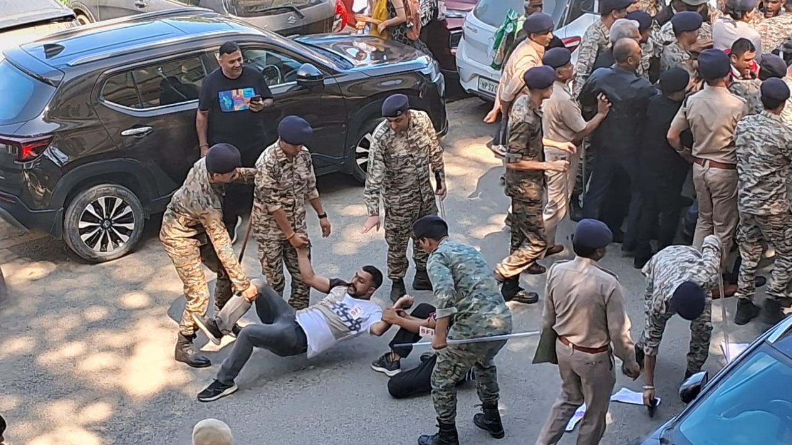 SFI Protests, Scuffle at Himachal Pradesh University