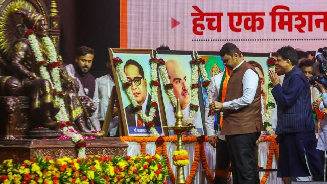 Maharashtra Chief Minister Devendra Fadnavis pays tribute to Chhatrapati Shivaji Maharaj during the BJP Vijay Sankalp Fair, in Mumbai on Tuesday. (@Devendra_OfficeX/ANI Photo)