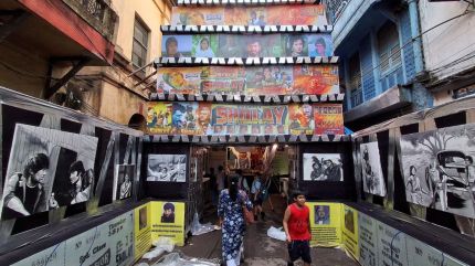 sholay based durga puja pandal kolkata