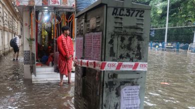 mamata banerjee, electrocution deaths, cesc,