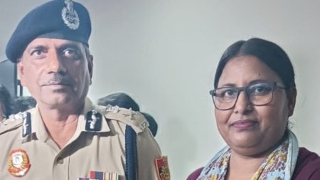 Felicitated for making Delhi safer, Woman cabbie helped nab carjacker, nab carjacker, Delhi Traffic Police, delhi news, India news, Indian express, current affairs