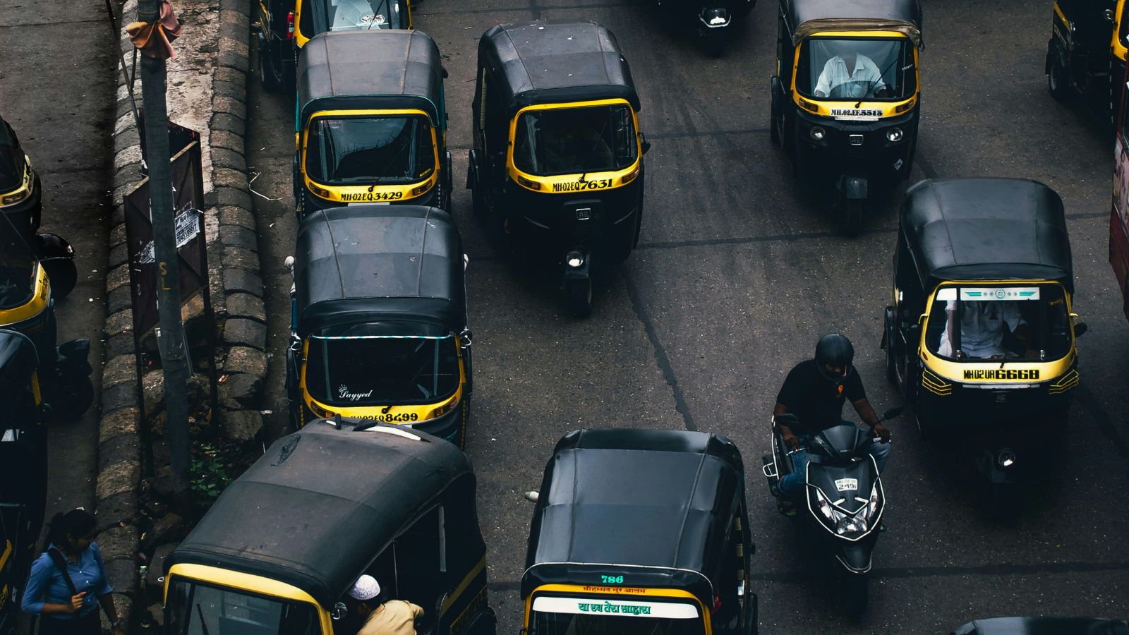 Pimpri-Chinchwad Police Review Traffic Bottlenecks in Wakad and Hinjewadi