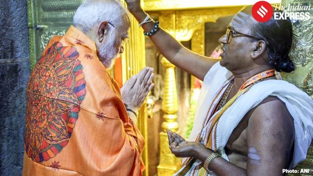 Modi interacted with the temple priests