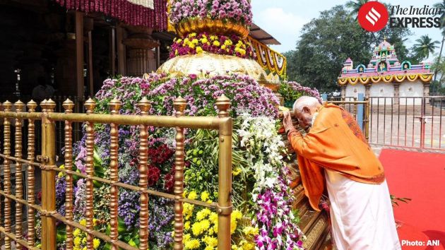 Modi's visit included a short tour of nearby cultural landmarks, where he interacted with artisans