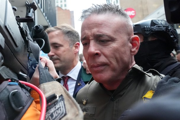 As operações do ICE em Chicago continuarão durante o Halloween, diz Kristi Noem