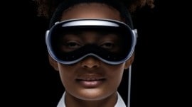 Reports suggest the company is working on a more affordable version of the Vision Pro, though its broader focus appears to be shifting toward artificial intelligence-driven wearables rather than full-scale virtual reality. (Image Source: Apple)