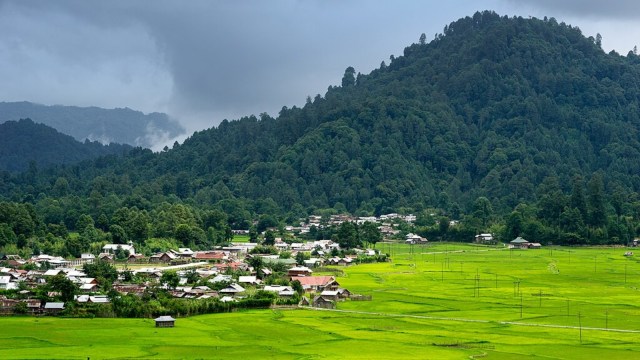 Ude Desh ka Aam Nagrik, Donyi Polo Airport, Arunachal Pradesh, Northeast, Pema Khandu, Jyotiraditya Scindia, Jyotiraditya Scindia column, editorial, Indian express, opinion news, current affairs