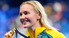 Australia's Ariarne Titmus poses with her gold medal after winning the women's 400-meter freestyle final at the 2024 Summer Olympics, Saturday, July 27, 2024, in Nanterre, France. (AP Photo)