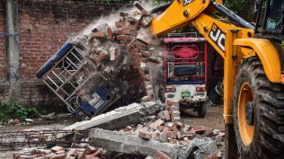 Bareilly protest, Uttar Pradesh tension, I Love Mohammad procession, Kotwali Bareilly, Baradari Bareilly, Friday prayers clash, Bareilly police action, Bareilly stone pelting, communal tension Uttar Pradesh, Kanpur FIR I Love Mohammad, Barawafat procession, religious protest UP, Bareilly security deployment, Uttar Pradesh protests, Bareilly flag march, communal unrest India, Uttar Pradesh religious tensions, police dispersal Bareilly, Bareilly violence update, Bareilly news today