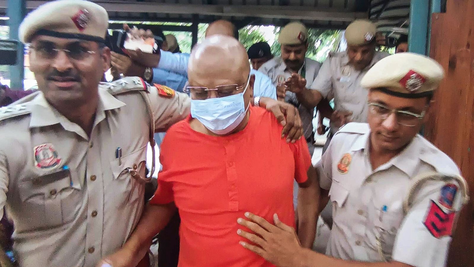 ‘Threatening witness’ charge added in Chaitanyananda FIR ‘Threatening witness’ charge added in Chaitanyananda FIR