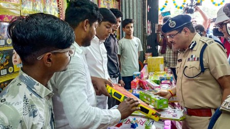 No sky lanterns this Diwali, Kolkata Police cites fire hazard, flight safety, Kolkata Police, Kolkata news, WEst Bengal news, Indian express, current affairs