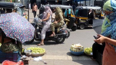 Mumbai is once again in the grip of October heat, as maximum temperatures touched 31°C on Monday.