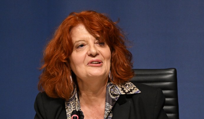 Dois suspeitos presos por roubar o Museu do Louvre envolvimento 'parcialmente admitido'